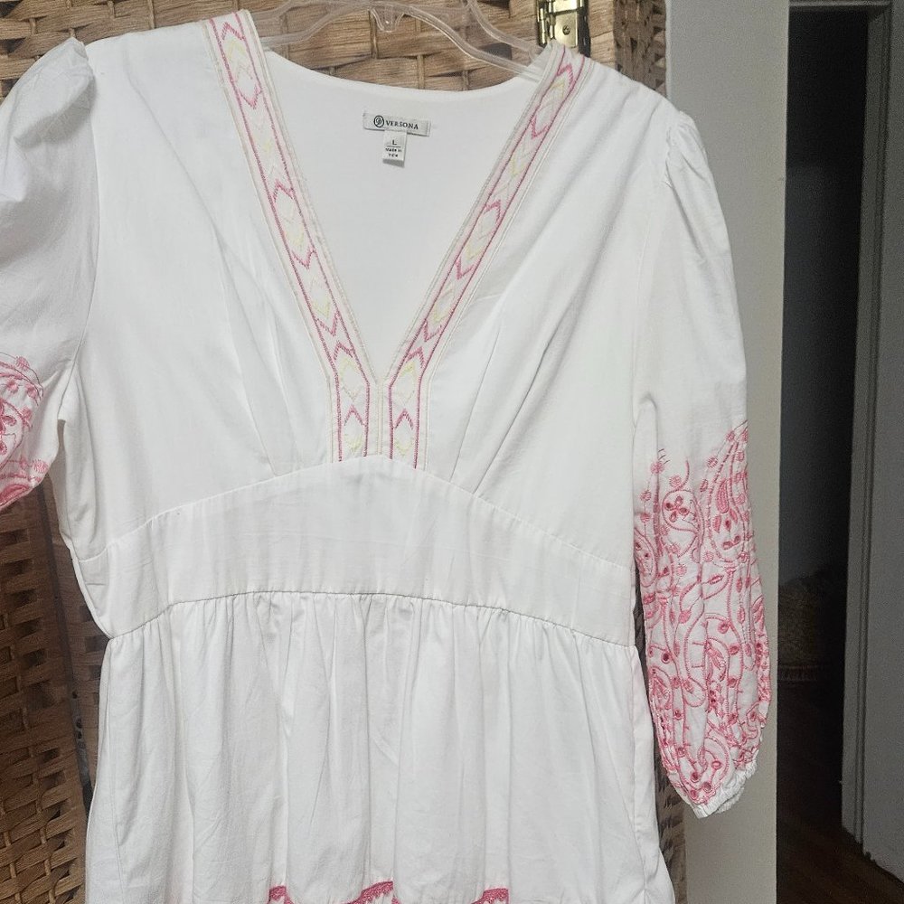 Versona ,Nwot, white eyelet, bell, sleeve sz 12